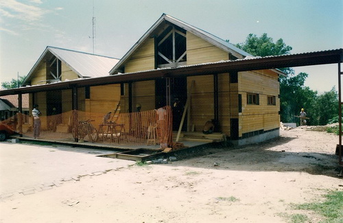 Construcción de las cabañas actuales a mediados de los 90