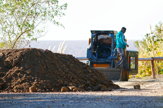 Trabajos en la costa/Works along the river coast